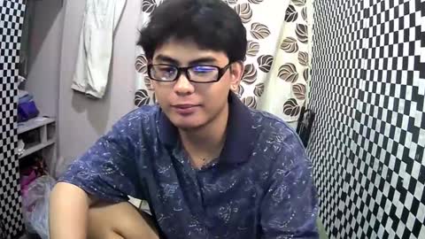 Snapshot of thehugecomeback chatting on January 8, 6:41 pm Xerxis online show from January 8, 6:41 pm