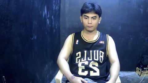 Snapshot of thehugecomeback chatting on February 8, 9:15 pm Xerxis online show from February 8, 9:15 pm