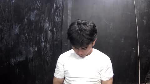 Snapshot of thehugecomeback chatting on February 17, 9:03 am Xerxis online show from February 17, 9:03 am