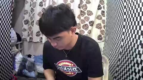 Snapshot of thehugecomeback chatting on January 30, 4:24 pm Xerxis online show from January 30, 4:24 pm