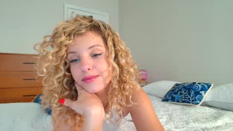 Lily Marie online show from February 18, 10:14 pm