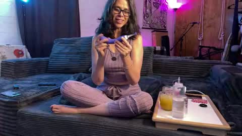 thejuliemoon online show from May 16, 1:24 am