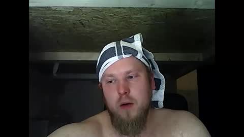 Snapshot of thenewdude1992 chatting on March 1, 1:11 am thenewdude1992 online show from March 1, 1:11 am