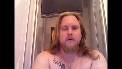 Snapshot of thenewdude1992 chatting on October 14, 9:29 pm thenewdude1992 online show from October 14, 9:29 pm