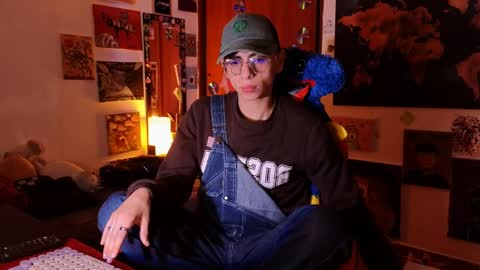 Matt independent model  online show from April 8, 8:12 pm