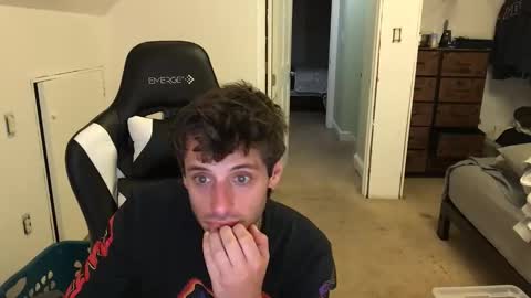 Snapshot of therealdylansdick chatting on October 21, 12:27 am therealdylansdick online show from October 21, 12:27 am