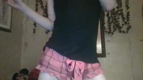 sillymillie0 online show from February 15, 11:25 pm