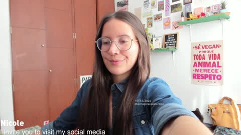 Nicole online show from December 17, 7:04 pm