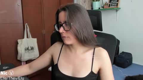 Nicole online show from November 25, 2:49 pm