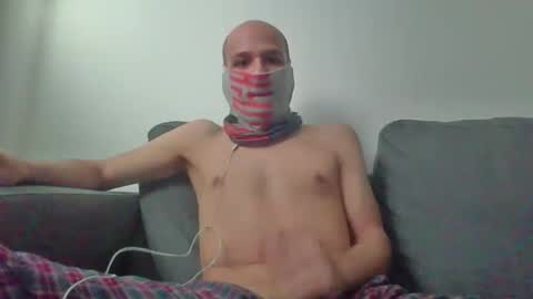 Scarf guy online show from April 9, 6:41 am