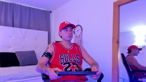 Thiago  online show from April 8, 12:19 pm