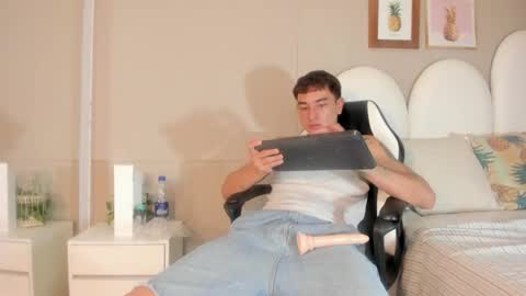 Thiago  online show from March 24, 8:15 pm