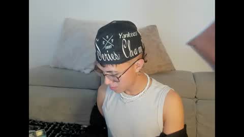 thiago_n_sam online show from August 4, 10:17 pm