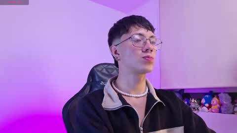 thiago_n_sam online show from June 27, 7:14 am