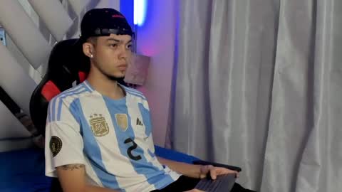 Thiago online show from April 21, 9:00 pm