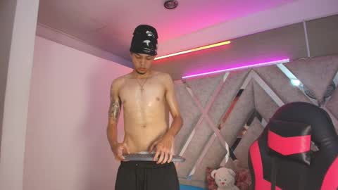 Thiago online show from April 18, 7:58 pm