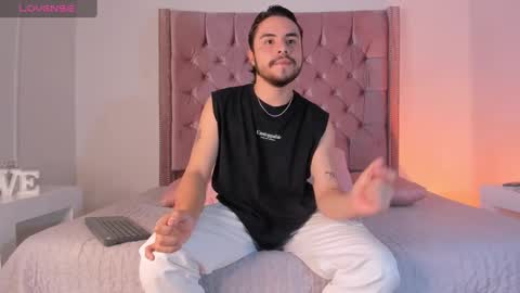 Snapshot of thiago_wolff chatting on October 1, 11:53 am THIAGO online show from October 1, 11:53 am
