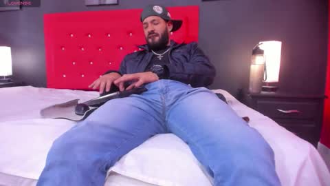 Thia Gomez online show from December 5, 12:47 pm