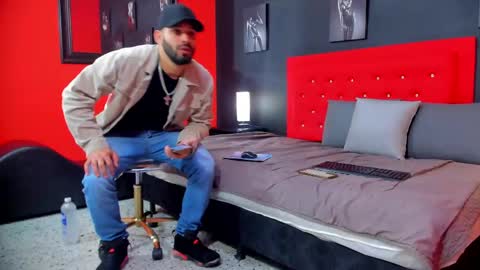 Thia Gomez online show from October 4, 12:36 pm