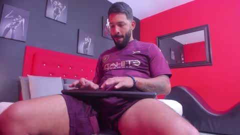 Thia Gomez online show from November 28, 12:45 pm