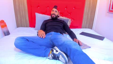 Thia Gomez online show from January 24, 12:31 pm