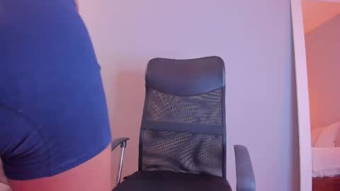 thiagovega_ online show from April 6, 5:30 am