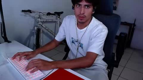 Snapshot of thieves_us chatting on October 28, 3:51 am thieves_us online show from October 28, 3:51 am