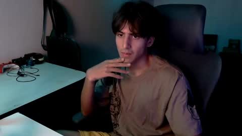 Snapshot of thieves_us chatting on December 4, 4:37 am thieves_us online show from December 4, 4:37 am