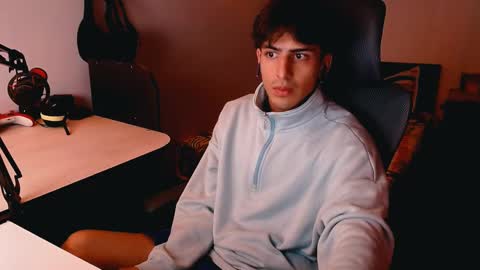 Snapshot of thieves_us chatting on December 26, 5:26 am thieves_us online show from December 26, 5:26 am