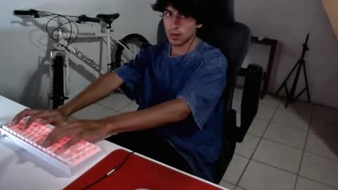 Snapshot of thieves_us chatting on September 24, 5:47 am thieves_us online show from September 24, 5:47 am