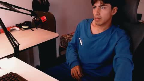 Snapshot of thieves_us chatting on December 26, 7:38 pm thieves_us online show from December 26, 7:38 pm