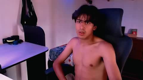 Snapshot of thieves_us chatting on December 23, 5:11 pm thieves_us online show from December 23, 5:11 pm