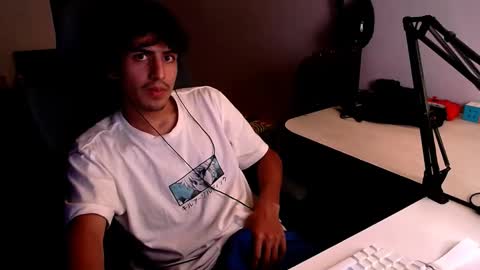 Snapshot of thieves_us chatting on February 1, 5:07 am thieves_us online show from February 1, 5:07 am