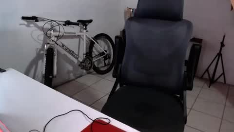 Snapshot of thieves_us chatting on September 28, 5:27 am thieves_us online show from September 28, 5:27 am