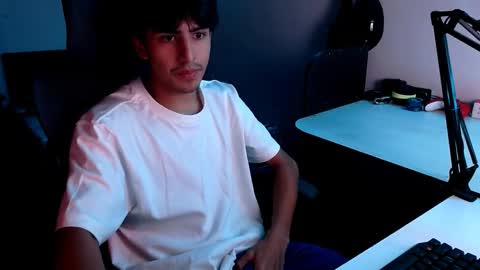 Snapshot of thieves_us chatting on January 20, 12:39 pm thieves_us online show from January 20, 12:39 pm