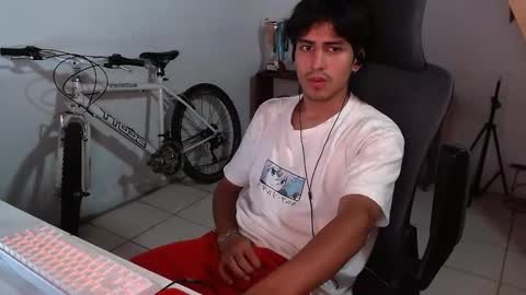 Snapshot of thieves_us chatting on October 15, 6:38 am thieves_us online show from October 15, 6:38 am