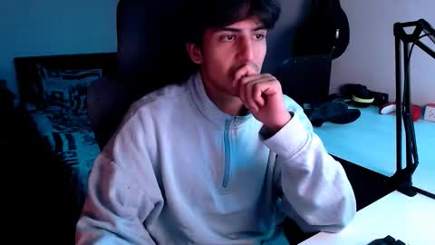 Snapshot of thieves_us chatting on January 27, 3:18 pm thieves_us online show from January 27, 3:18 pm