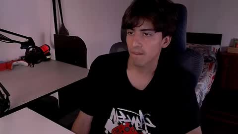 Snapshot of thieves_us chatting on December 3, 5:17 pm thieves_us online show from December 3, 5:17 pm