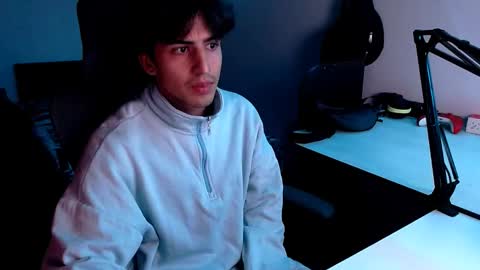 Snapshot of thieves_us chatting on January 27, 12:16 pm thieves_us online show from January 27, 12:16 pm