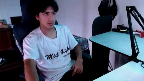 Snapshot of thieves_us chatting on February 16, 7:38 pm thieves_us online show from February 16, 7:38 pm