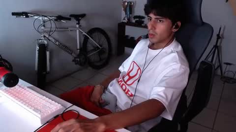 Snapshot of thieves_us chatting on October 13, 6:37 am thieves_us online show from October 13, 6:37 am