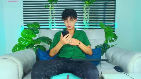 Thiago Saenzz online show from April 13, 3:49 pm