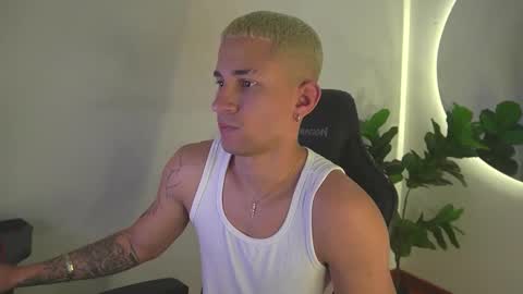 thin_tommy11 online show from June 9, 11:48 pm