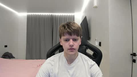 Tomas online show from April 7, 2:02 am