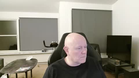 thomash32 online show from September 13, 7:05 pm