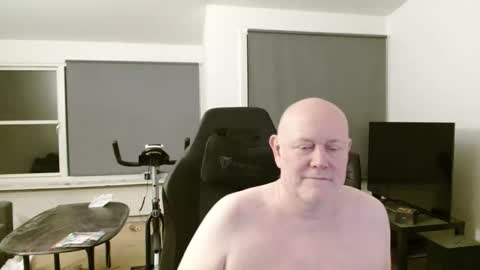 thomash32 online show from September 14, 10:00 pm