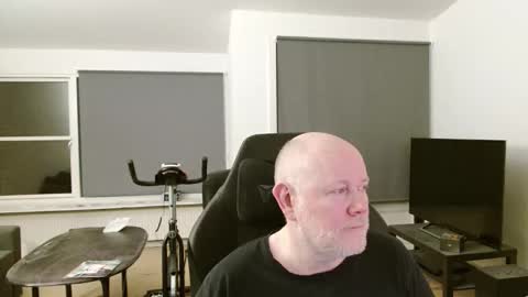 thomash32 online show from September 30, 4:34 am