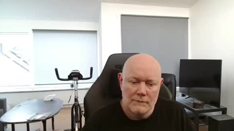 thomash32 online show from September 17, 7:34 am