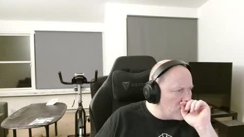 thomash32 online show from September 22, 7:51 pm