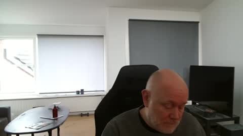 thomash32 online show from October 25, 9:30 am